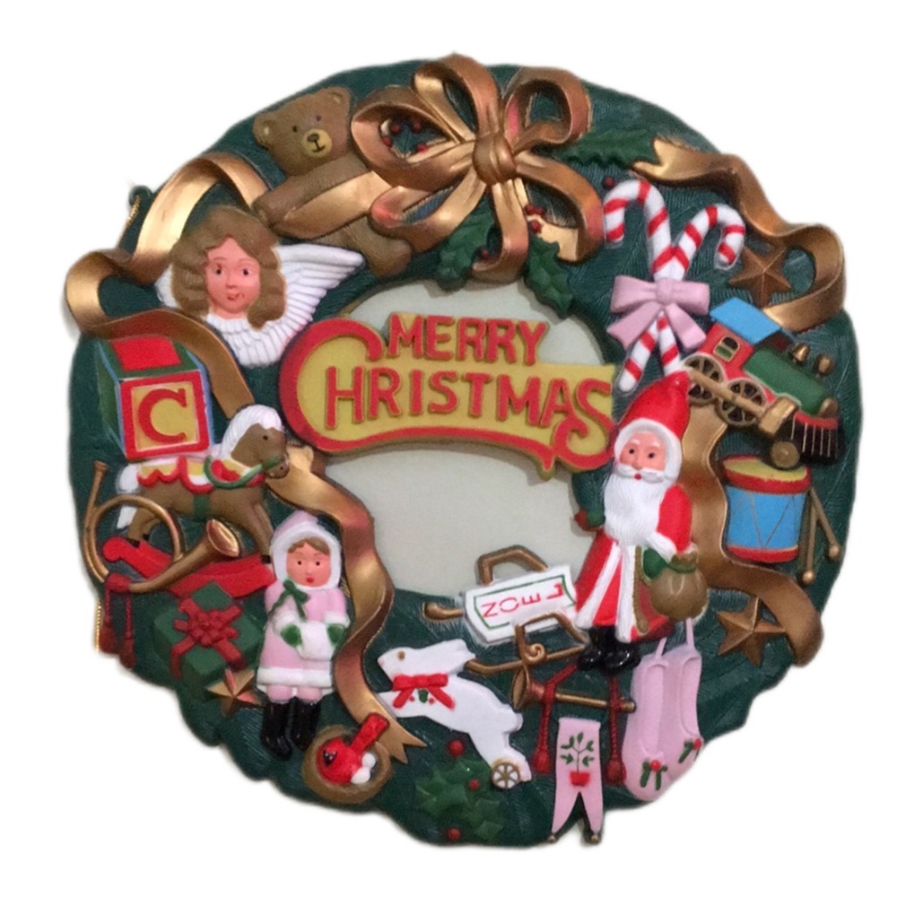 Festive Christmas Wreath with Gold Accents